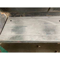 Marchepied coté droit pour chassis court en voie large