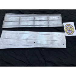 Marchepied coté droit pour chassis court en voie large