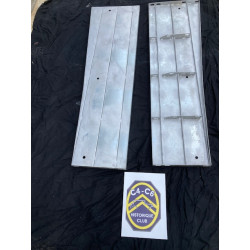 Marchepied coté droit pour chassis court en voie large