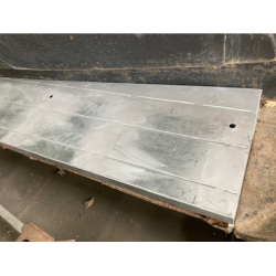 Marchepied coté gauche pour chassis court en voie large