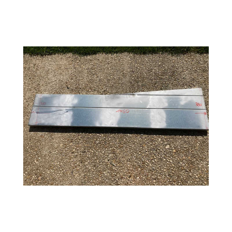 Marchepied coté droit pour chassis long en voie large