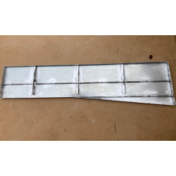 Marchepied coté gauche pour chassis long en voie large